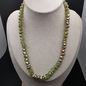 Elegant Green and Gold Beaded Necklace (1579)